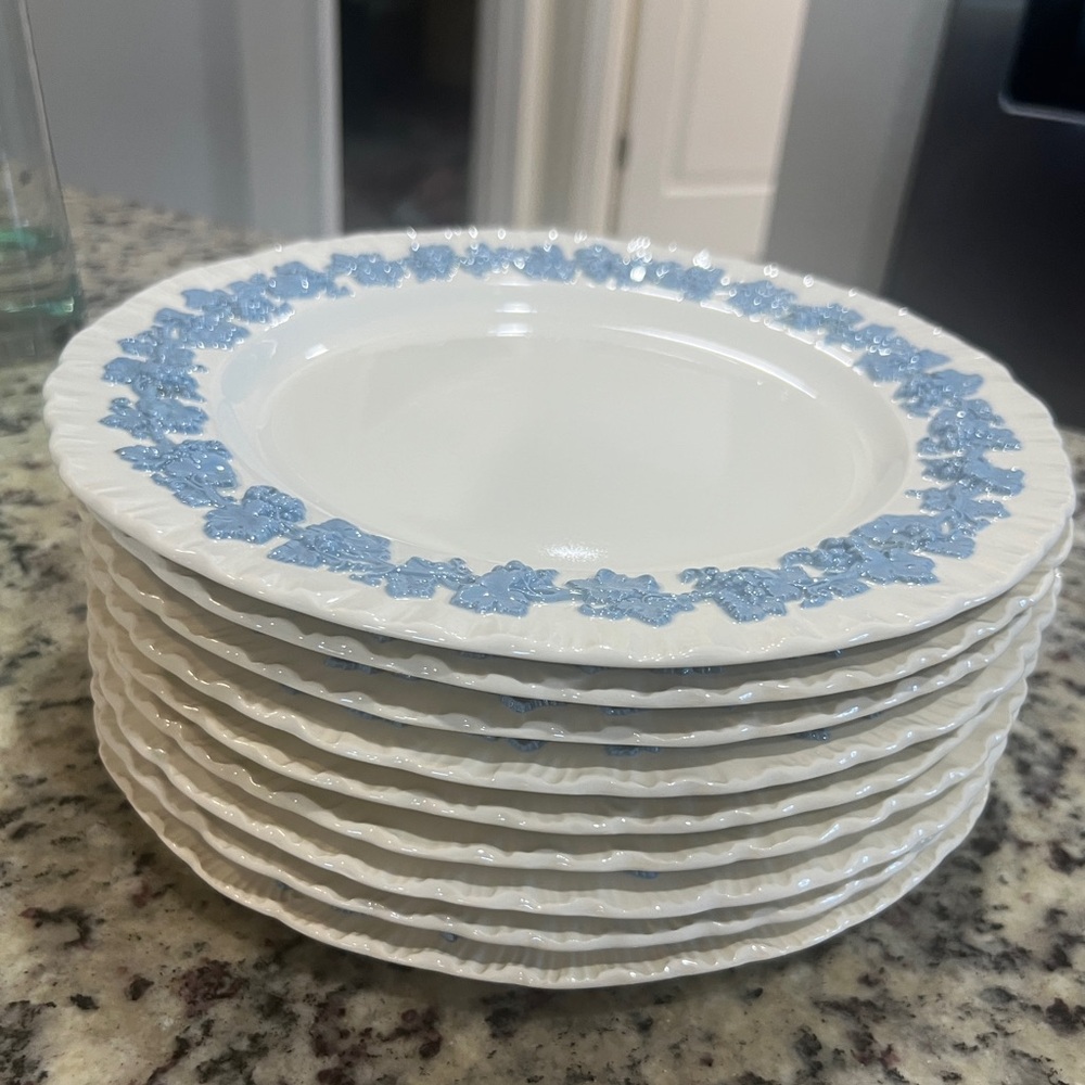 12 Wedgwood Cream and Lavender Queensware Vintage Shell Salad Plate Dinner Set